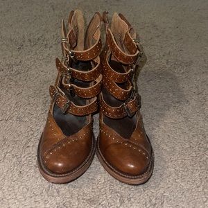 Freebird bootie sandals. size 5 fit like a 6